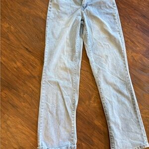 Junior’s Light Wash Straight Leg Jeans